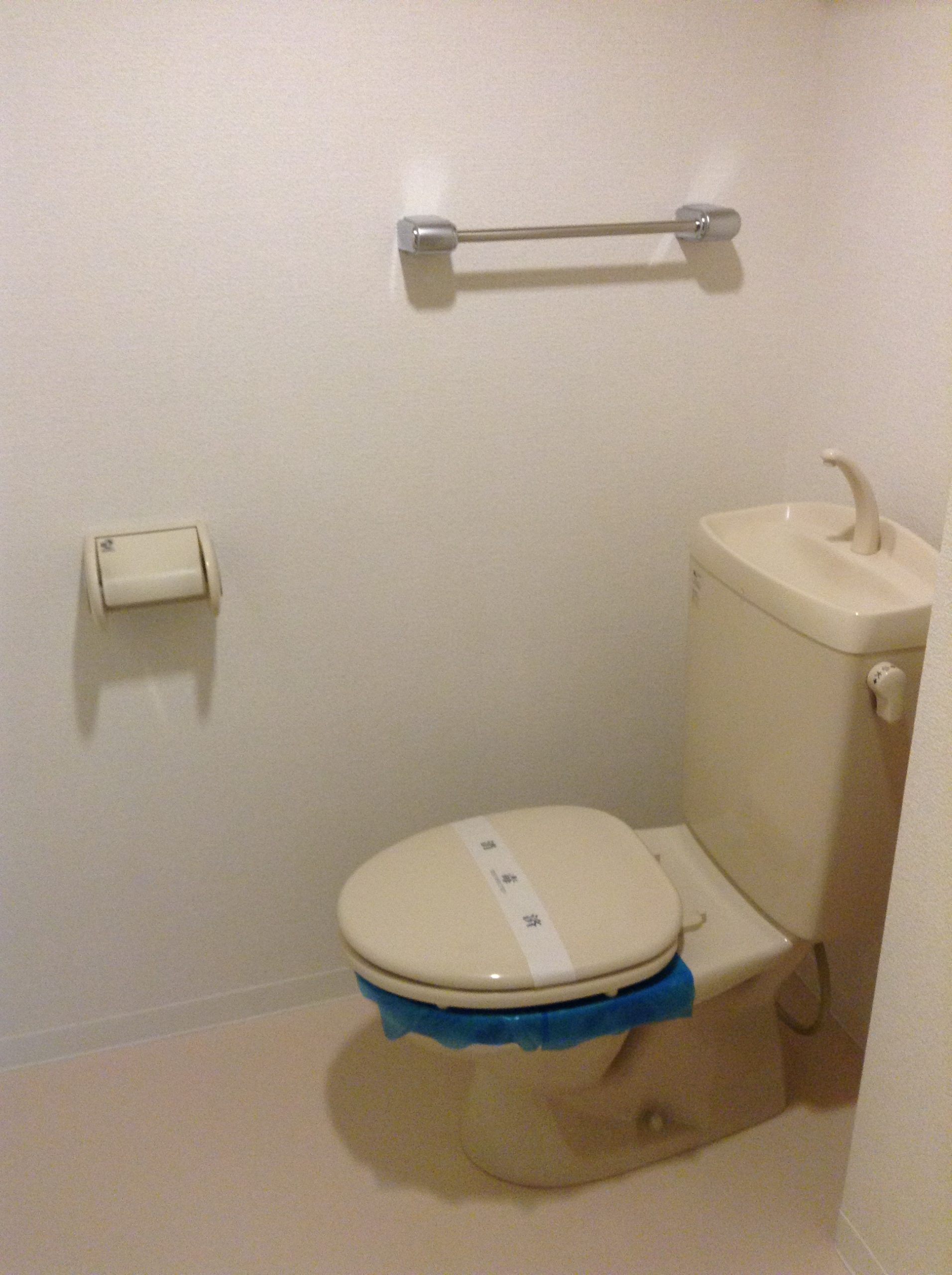 トイレ（同タイプ参考写真　左右反転タイプ有り）