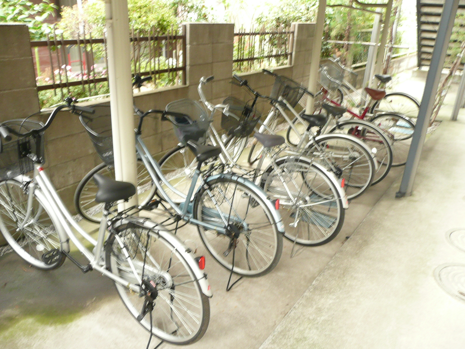 ヴィヴァーチェ所沢 自転車置き場