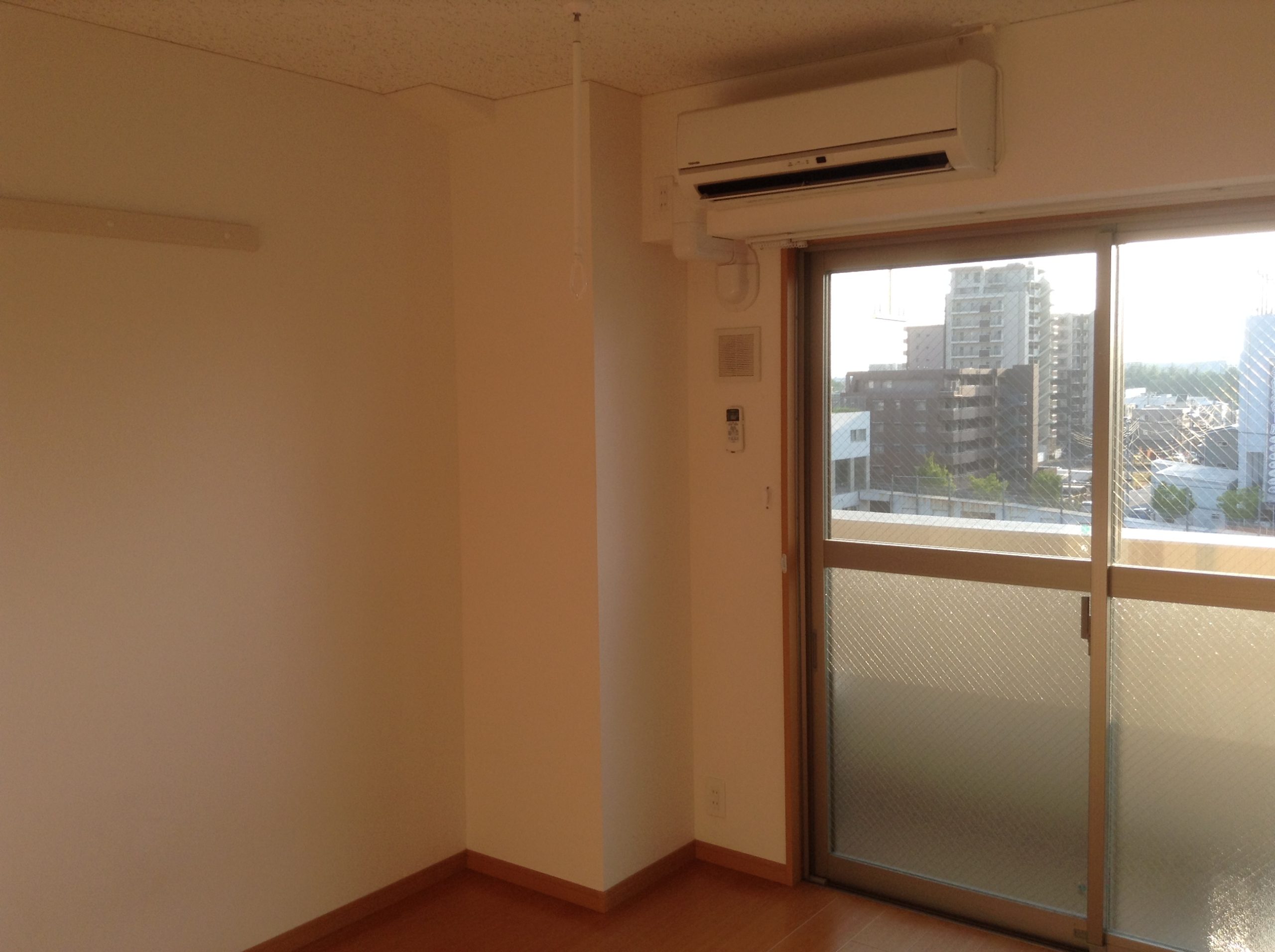 Aタイプ　居室（同タイプ参考写真　左右反転タイプ有り）