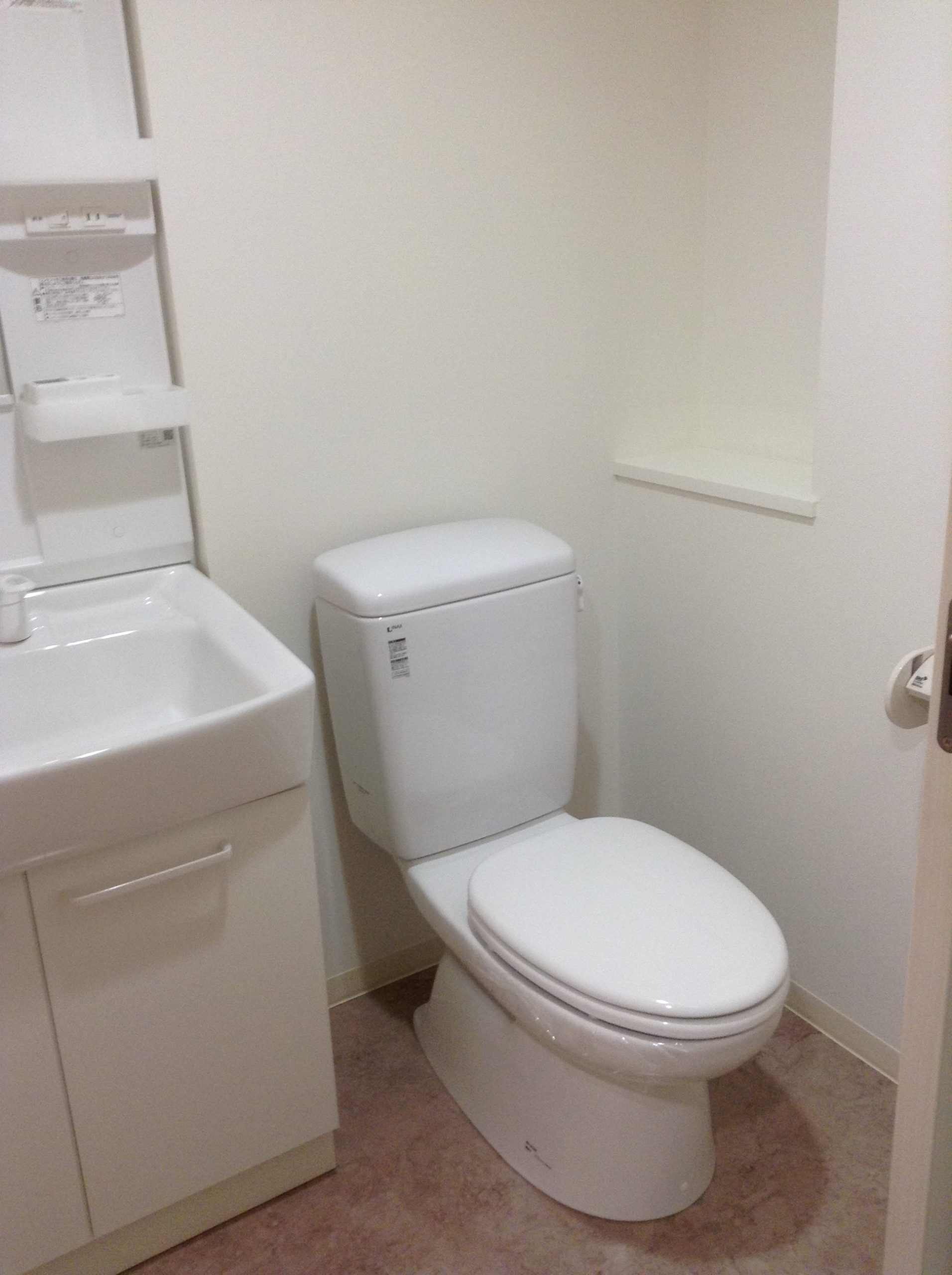 トイレAタイプ（同タイプ参考写真　左右反転タイプ有り）
