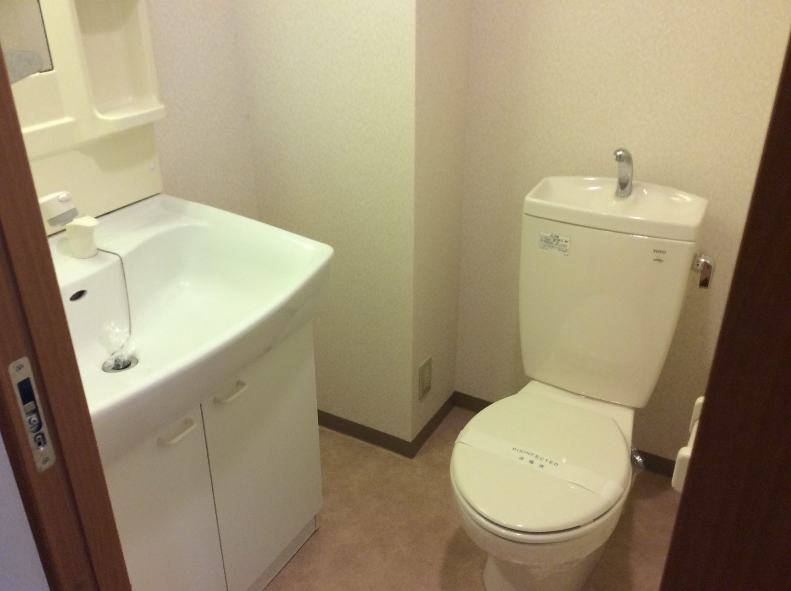 トイレAタイプ（同タイプ参考写真　左右反転タイプ有り）