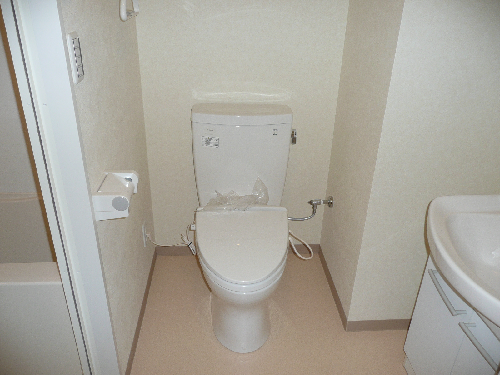 トイレBタイプ（同タイプ参考写真　左右反転タイプ有り）