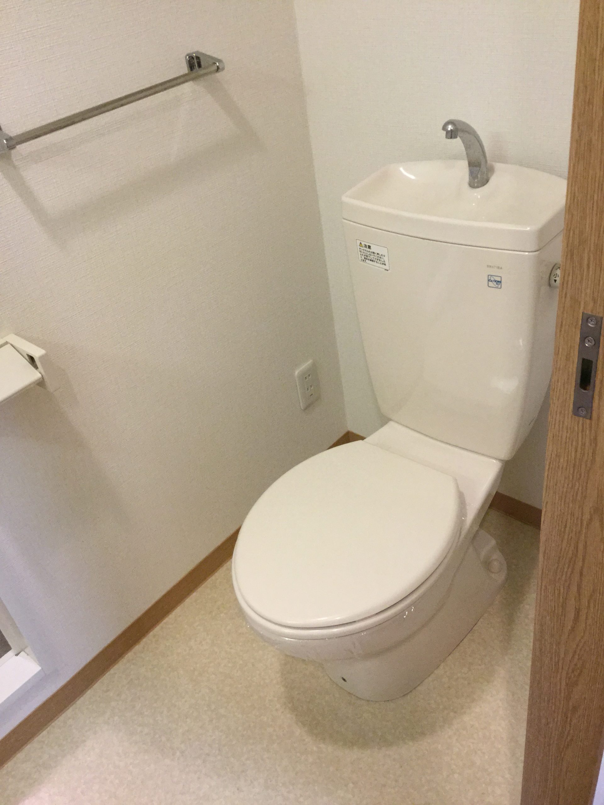 トイレAタイプ（同タイプ参考写真　左右反転タイプ有り）